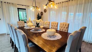 Luxury Villa | Dining