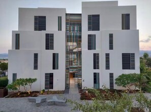 Exterior - Ayla Golf Luxury Chalet with Pools access for Families Only--2 min from downtown (Aqaba)