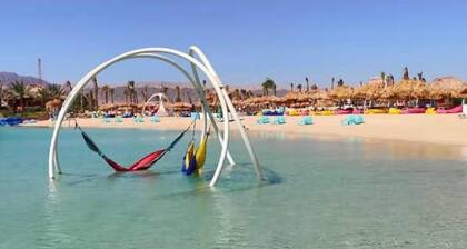 Ayla Golf Luxury Chalet with Pools access for Families Only--2 min from downtown