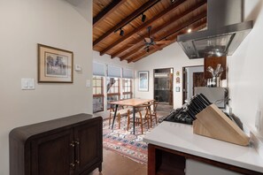 Dining - Sagebrush Casita: 2bd/2.5bth Historic Property Close to Plaza (Santa Fe)