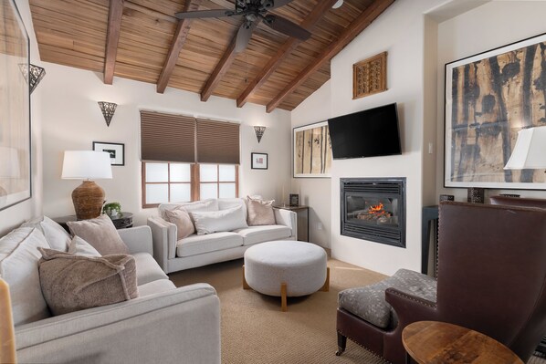 TV, fireplace - Sagebrush Casita: 2bd/2.5bth Historic Property Close to Plaza (Santa Fe)