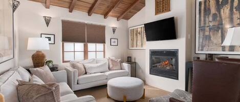TV, fireplace