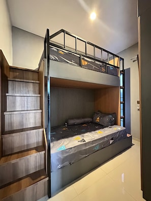 Villa familiale, 4 chambres | Bureau, espace de travail pour ordinateurs portables