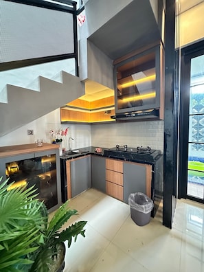 Family Villa, 4 Bedrooms | Private kitchen