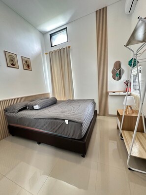 Comfort Villa, 2 Bedrooms | Desk, laptop workspace, free WiFi - Athara Naya (Batu)