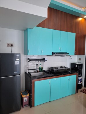 Classic Villa, 2 Bedrooms | Private kitchen | Full-size fridge, microwave, stovetop, cookware/dishes/utensils - Athara Naya (Batu)