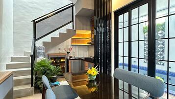 Family Villa, 4 Bedrooms | Dining