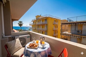 Outdoor dining - Apartment at the beach with A/C and parking | Ap33 (San Bartolomeo al Mare)