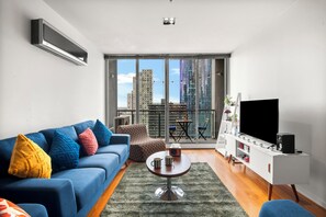 Living area - 3BR Retro CBD Retreat • Pool, Views & Free Parking (Melbourne)