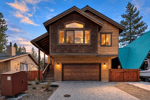 Tasteful 4br Modern Mountain Lodge: Hot Tub, Pool Table, Arcade Games, Close to Heavenly