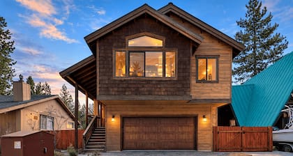 Tasteful 4br Modern Mountain Lodge: Hot Tub, Pool Table, Arcade Games, Close to Heavenly