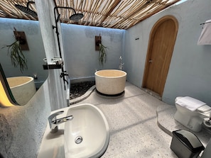 Hair dryer, slippers, towels, soap - Onsen Resort kaliurang (Pakem)