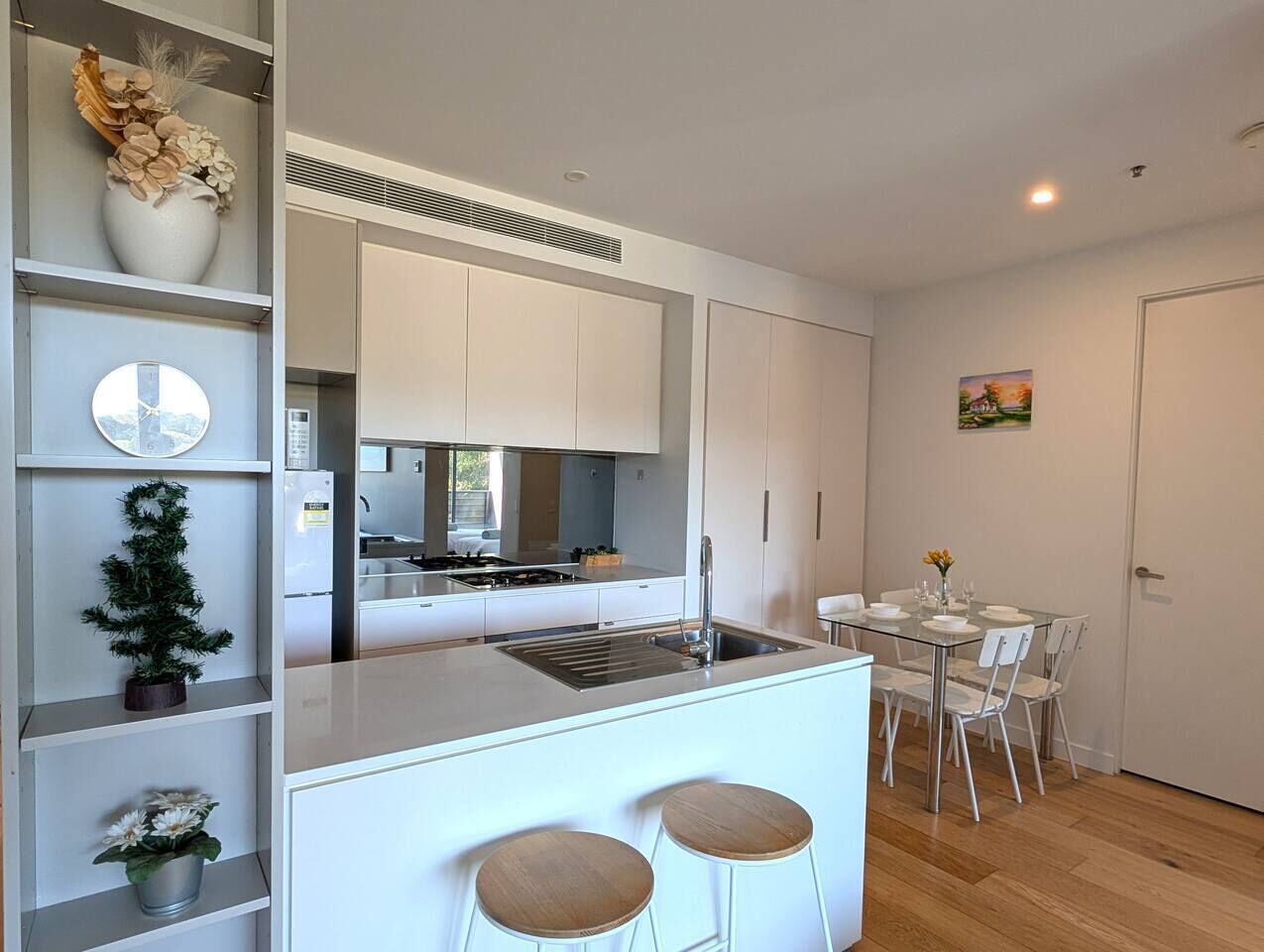 Micro-ondes, four, plaque de cuisson, lave-vaisselle