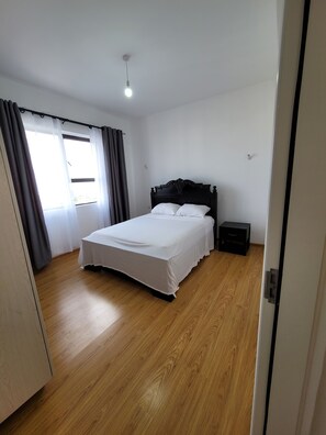 4 Schlafzimmer, Bügeleisen/Bügelbrett, WLAN, Bettwäsche