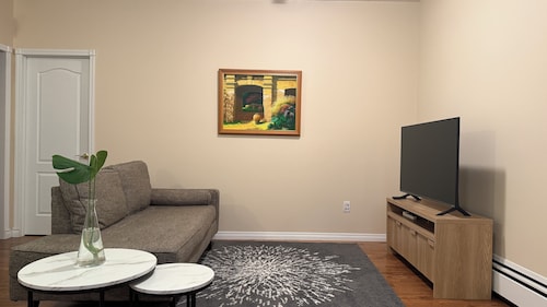 Private Lakeview Suite Near Downtown | Aurora Views | Cozy & Quiet