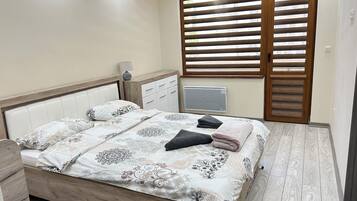 3 dormitorios, tabla de planchar con plancha, wifi y ropa de cama