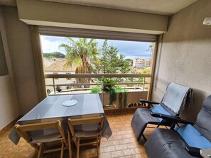 Interior - 1-bedroom, Wi-Fi, walking distance to the beach (ST MANDRIER SUR MER)