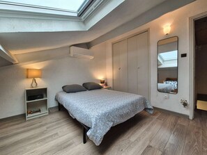 1 bedroom, free WiFi - 1-bedroom, Wi-Fi, walking distance to the beach (ST MANDRIER SUR MER)