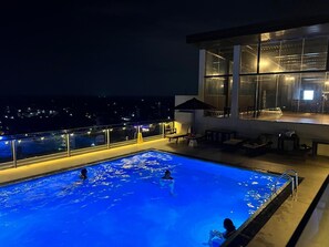 Pool - Cozy 1-bedroom apartment in peaceful Negombo with AC (negombo)