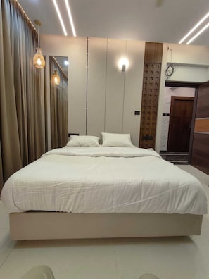 Classic Double Room | Meja, Wi-fi percuma 