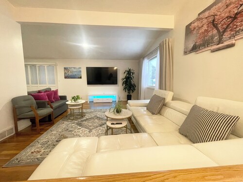 Beautiful & Spacious 4BR House in Quiet North Framingham ,Easy Access to Boston