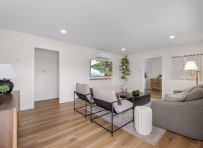 Living area - Spacious 4BR/2BA San Diego Retreat, Family-Friendly (San Diego)