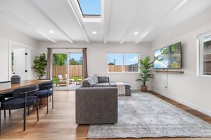 Living area - Spacious 4BR/2BA San Diego Retreat, Family-Friendly (San Diego)