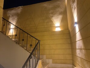 Interior - Ankh pyramids view  (Giza)