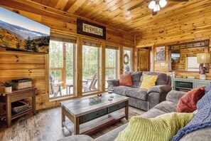 Fernseher, Kamin, Videospiele, Arbeitsbereiche