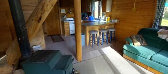 Tranquil and Unique 1 Bedroom Riverside Cabin.