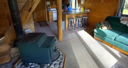Tranquil and Unique 1 Bedroom Riverside Cabin.