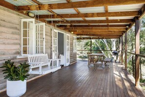 Outdoor dining - Conondale Lodge – Peaceful Country Escape (Conondale)
