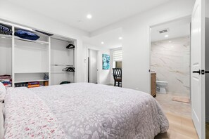 1 bedroom, iron/ironing board, WiFi, bed sheets - Cozy & clean 1bd- house/ADU- in wonderful Los Angeles area/ brand new furniture. (Los Angeles)