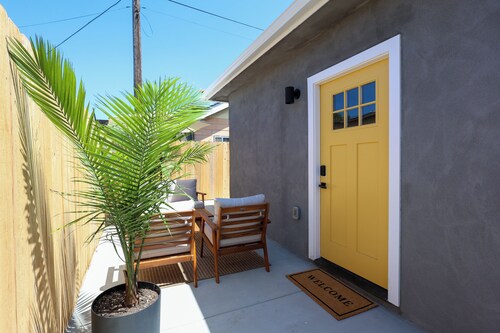 New! Private Guest House, 7m to DT SD and SD Zoo!