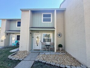 Exterior - Private Canal View 2bd/2.5bth Townhome - Golf Cart - 5min Walk to Beach (Panama City Beach)