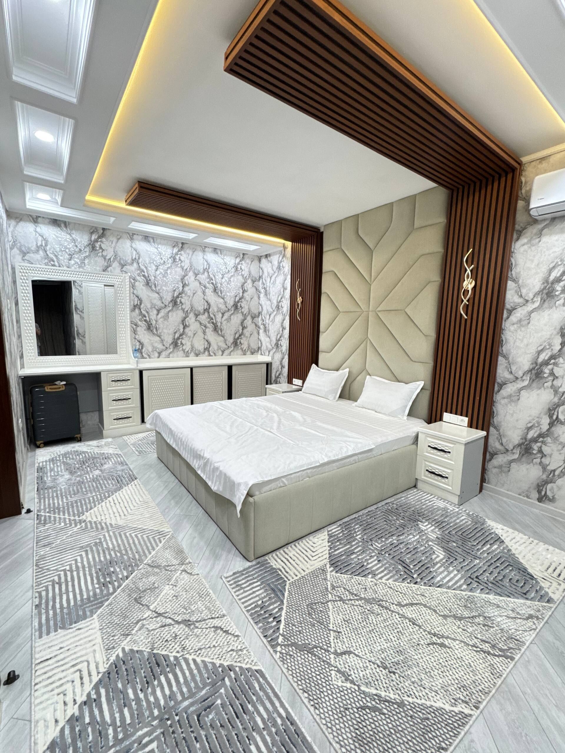 Suite estudio básica, patio | Zona de estar | Una televisión