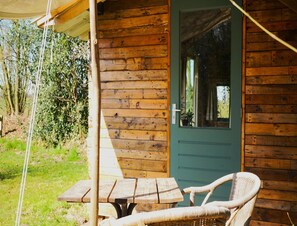 Bungalow | Balcony - Waterflow - Camping Retreat for 2 (Rekken)