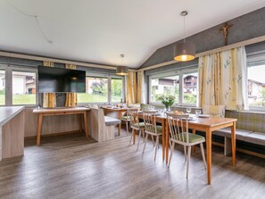 Dining - Group house in Fügen , Zilltertal Arena (Fügen im Zillertal)