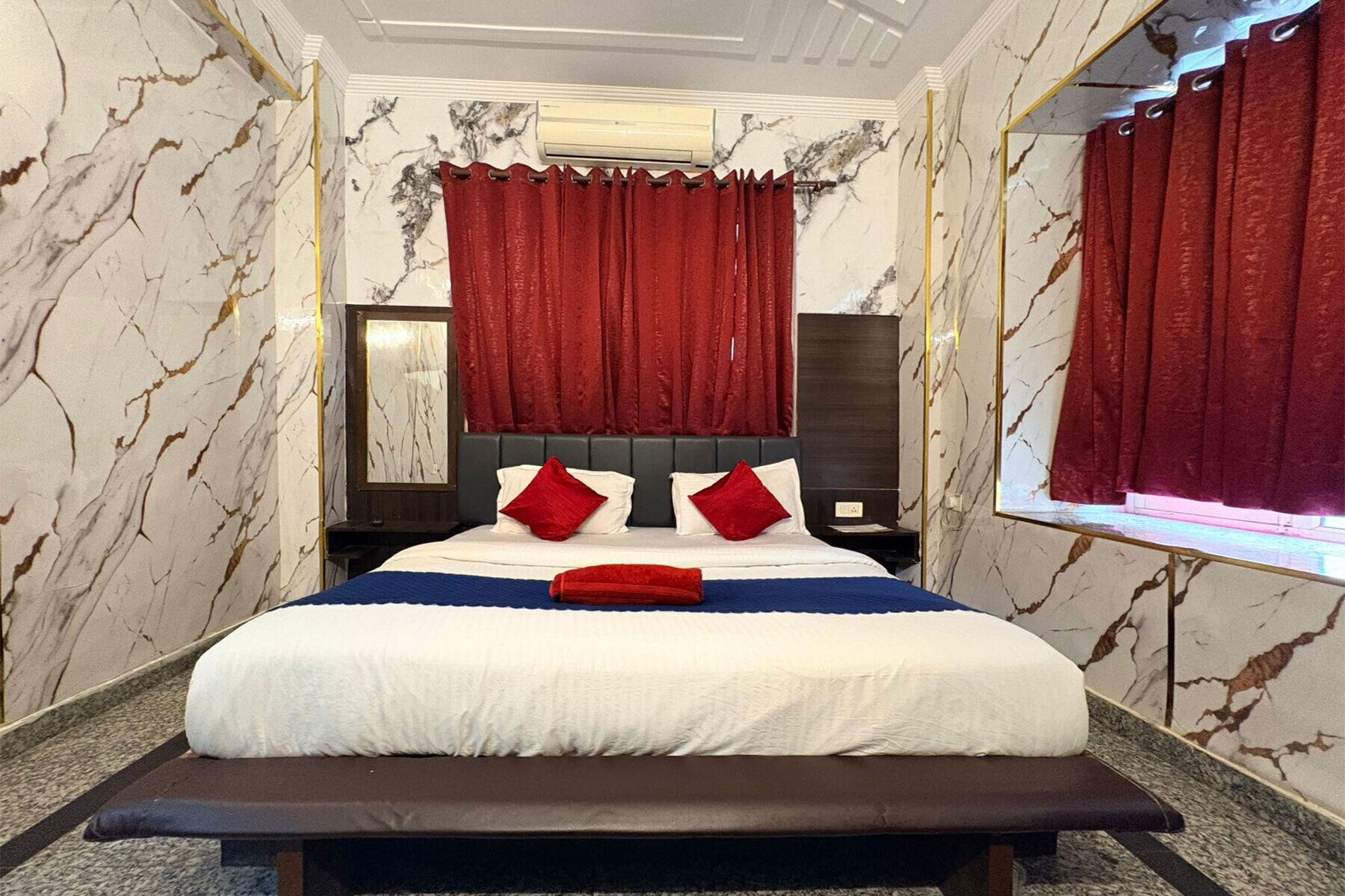 Bàn, khu vực làm việc phù hợp cho laptop 