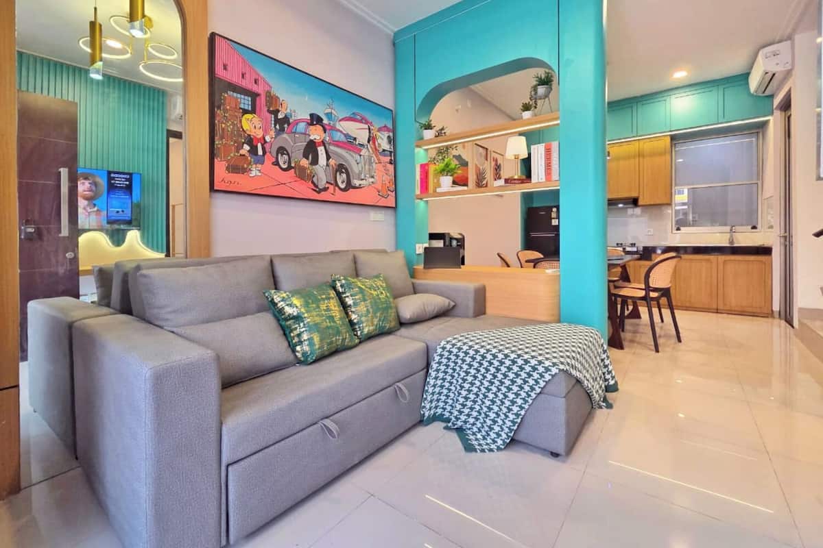 House, 3 Bedrooms, Non Smoking | Living area | 43-inch Smart TV with cable channels