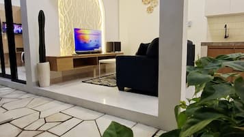 Villa, 2 Bedrooms, Pool View | Lobby