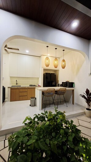 Vila, 2 kamar tidur, pemandangan kolam renang | Dapur pribadi | Microwave dan penanak nasi