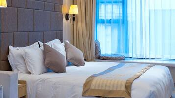 Quarto casal luxo, vista para a montanha | Cofres nos quartos, escrivaninha, ferros/tábuas de passar roupa