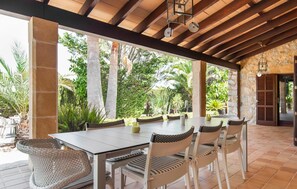 Outdoor dining - Stunning home in Arta with outdoor swimming pool (Arta)