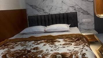 Deluxe Double Room | Desk, free WiFi