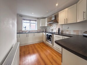 Dishwasher - 3 bedroom accommodation in Wisbech (Wisbech)