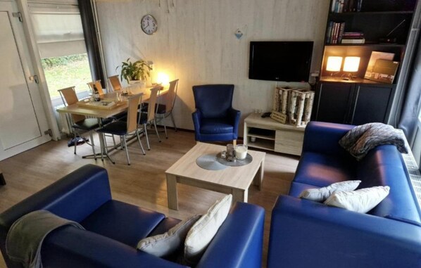 Living room - Limburg Bungalow Getaway for 6 (Simpelveld)
