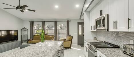 Fridge, microwave, stovetop, dishwasher