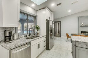 Fridge, microwave, stovetop, dishwasher - Poolside Bliss! Port Charlotte Haven 4 Mi to Beach (Port Charlotte)
