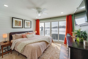 2 bedrooms, iron/ironing board, Internet, bed sheets - Hike, Fish & Golf: Waterfront Gem on Camp Lake! (Sparta)